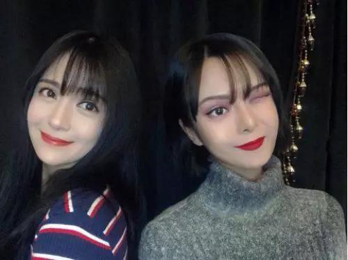 头彩品牌：43岁妈妈与22岁女儿同框似姐妹 | 为什么妈妈比女儿还漂亮？